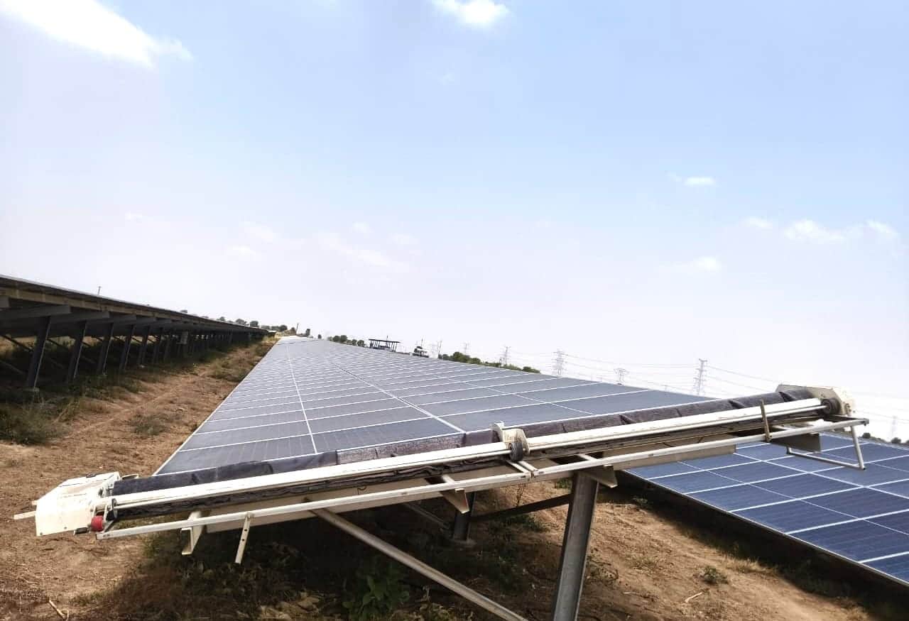 मंगल्रोल सोलर प्लांट केस स्टडी: NYUMA तकनीक के साथ 1.2 MW का वॉटरलेस रोबोटिक सोलर क्लीनिंग प्रोजेक्ट, सोलर पैनल क्लीनिंग रोबोट प्रोजेक्ट, 1.2 MW · ग्राउंड माउंट · 0 ऑटो रोबोट · 2 सेमी-ऑटो