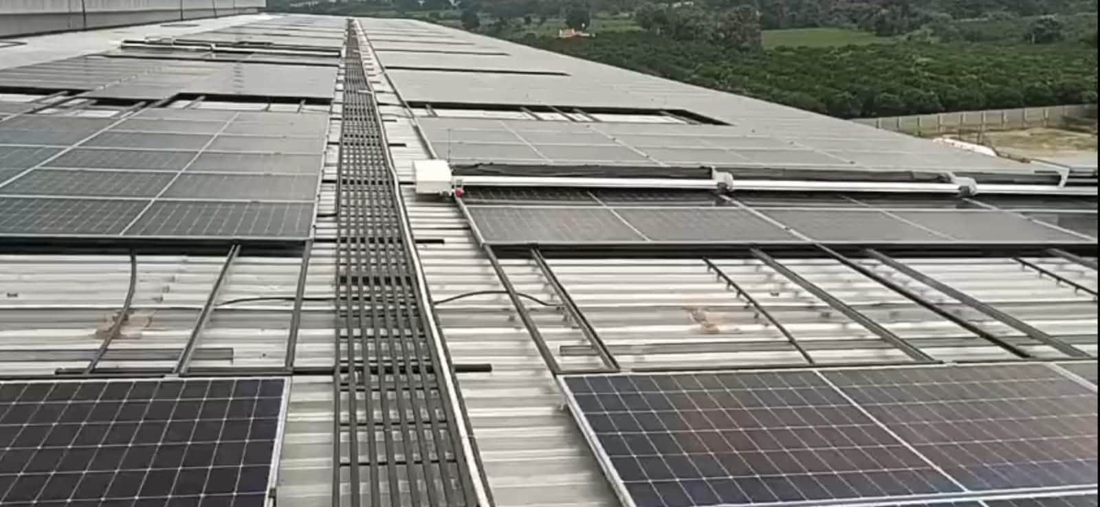 Thakkar Chemical – 1 MW - مشروع تركيب روبوتات تنظيف الألواح الشمسية من Taypro