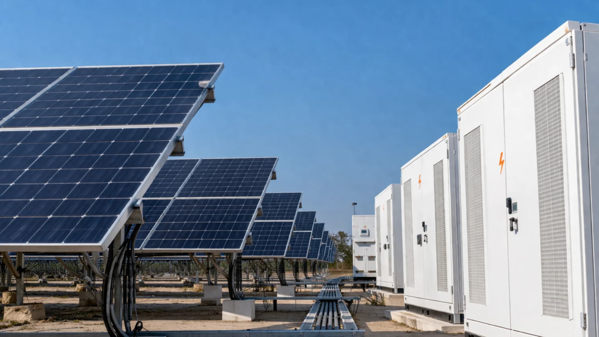 Taypro robot wet microfiber detection protecting solar modules from smear damage