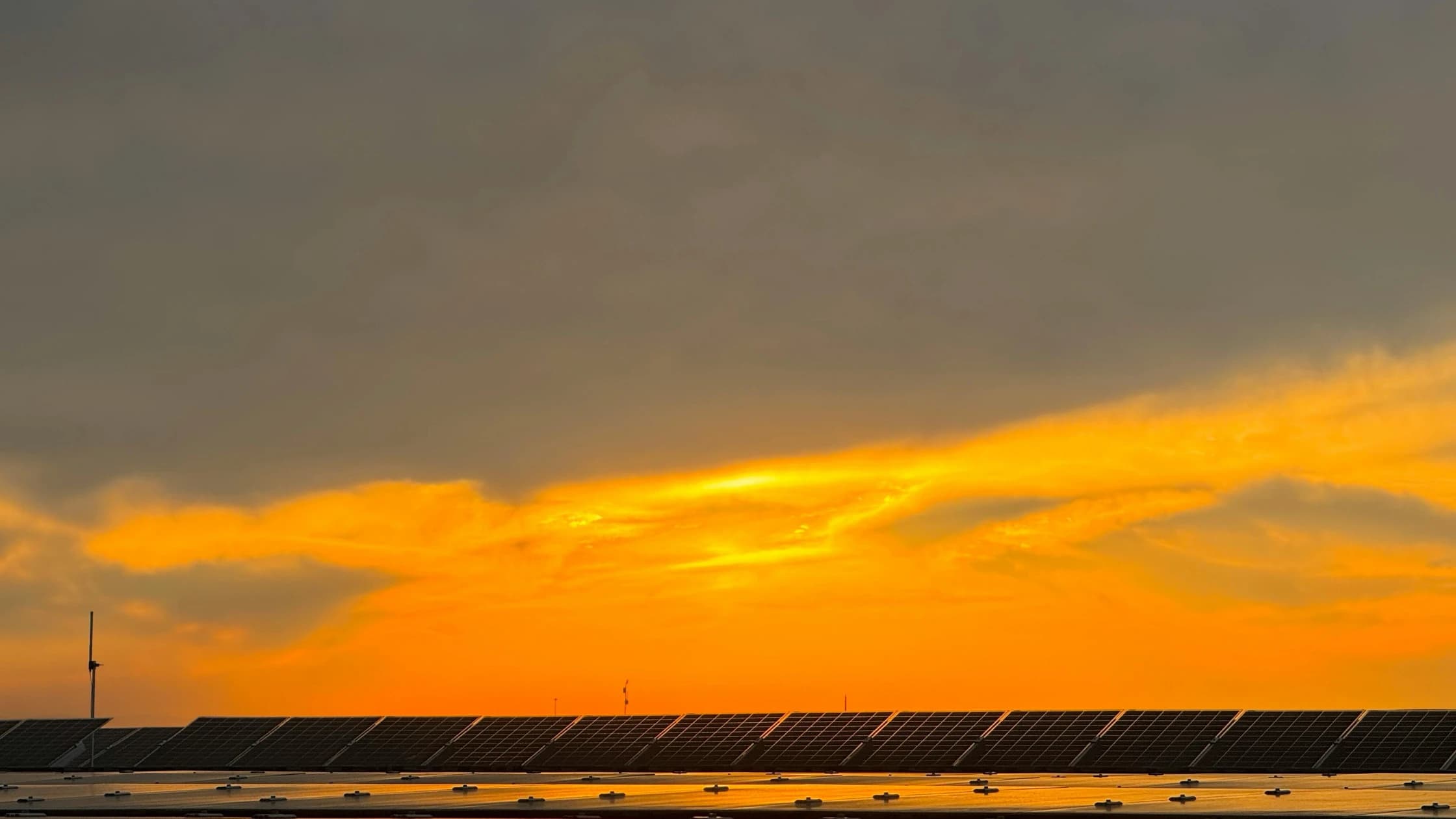 The Impact of Weather on Solar Panel Cleanliness in India: Tips for Optimal Performance