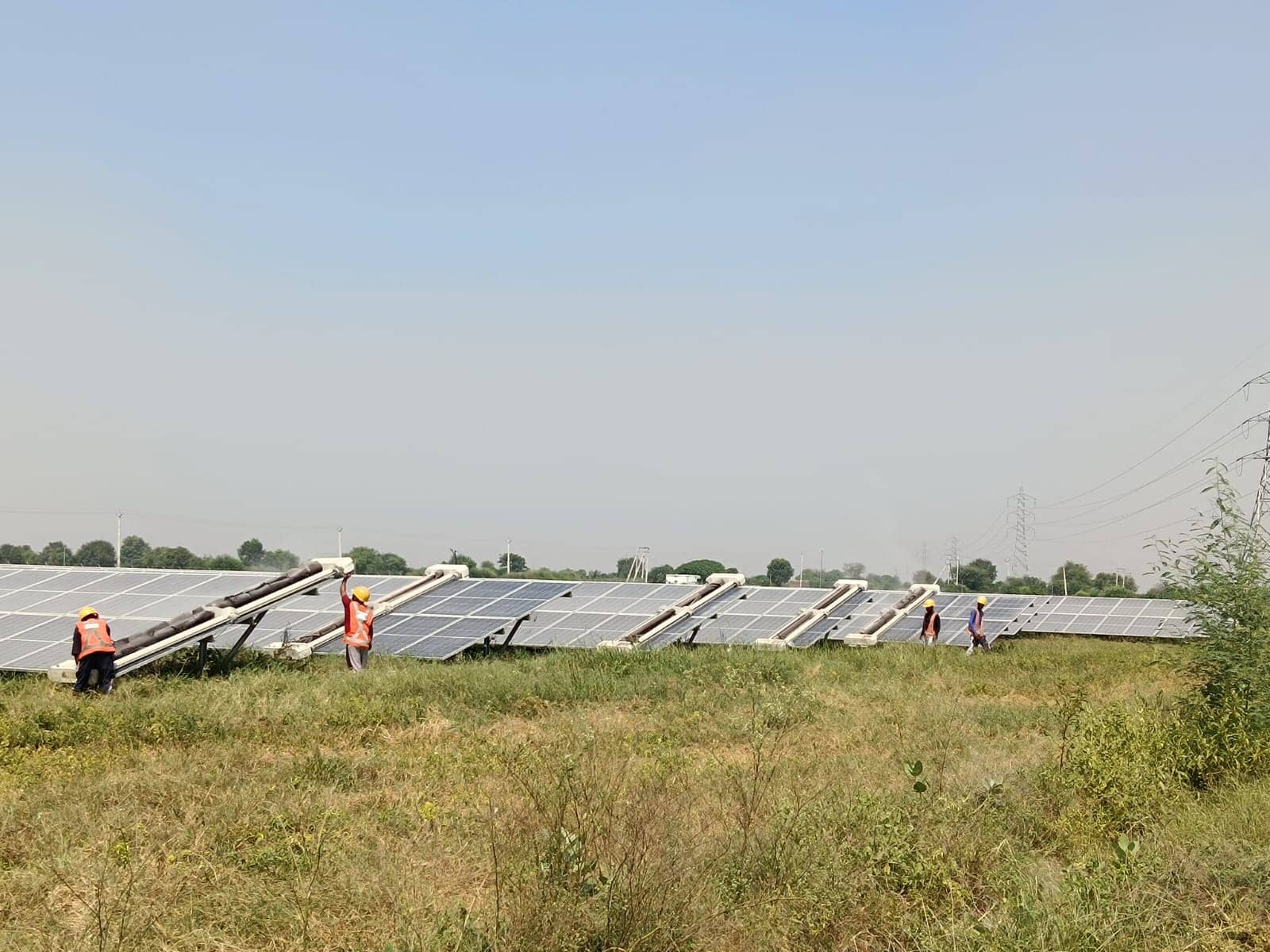 Khanak – 50 MW 太陽光発電所プロジェクト Khanak – 50 MW - Solar Panel Cleaning Robot Installation Project by Taypro