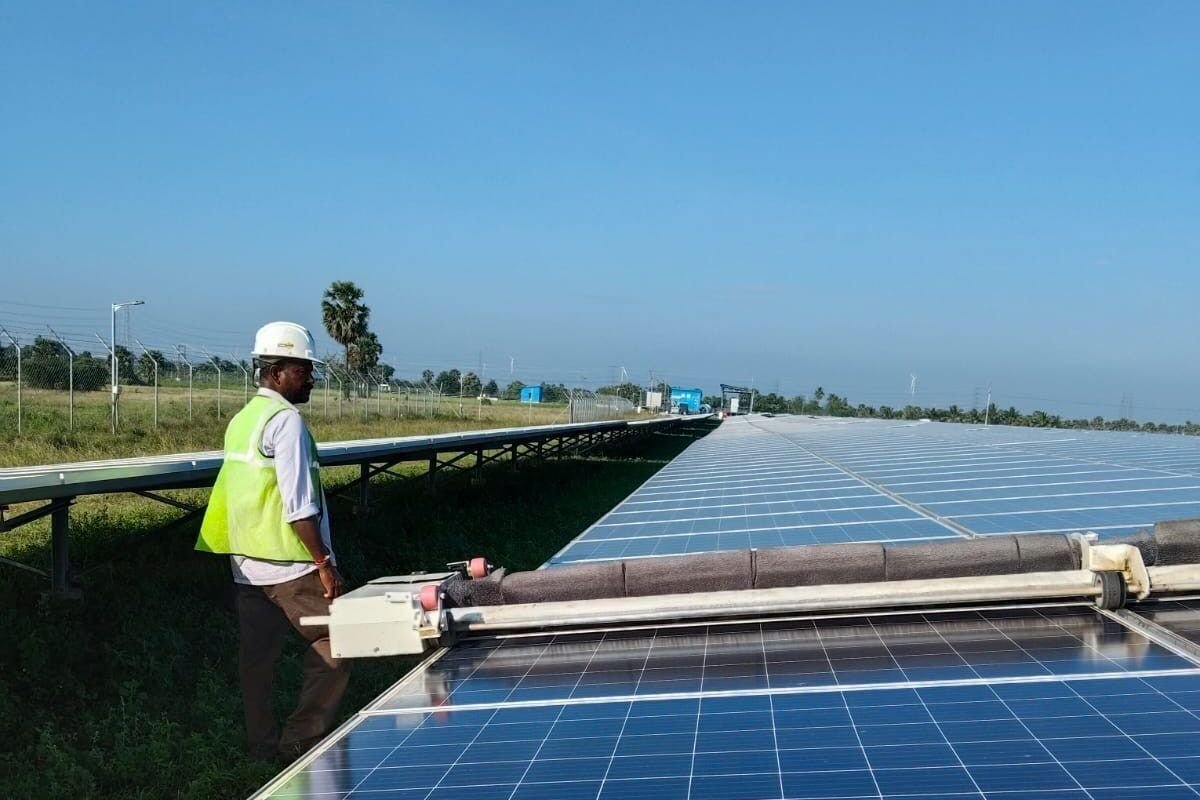 Solar panel cleaning service